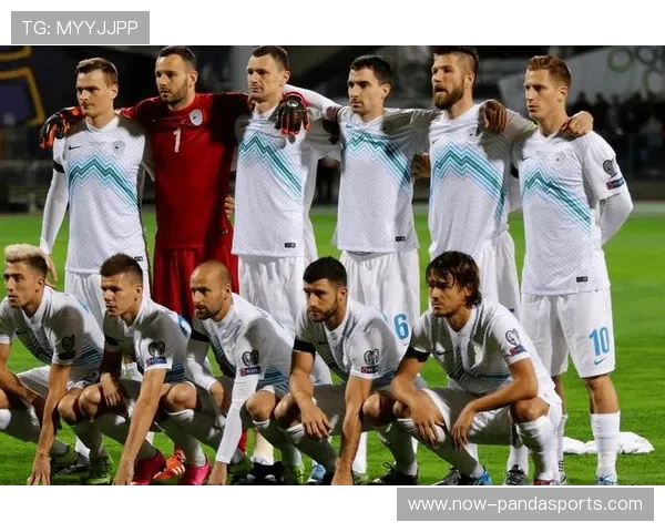 足球三十三号球星盘点：历届足坛名将与当代传奇球员一览